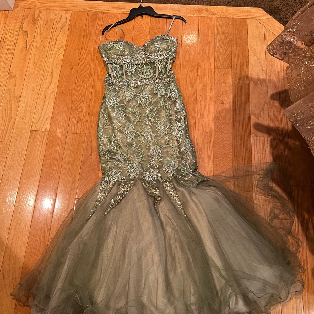 Prom gown size M